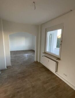 2-Zimmerwohnung in Herne Horsthausen mit neuem Boden, Tapeten und Balkon - Herne