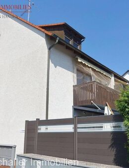 BEZUGSFREI ! Charmante Dach-Maisonette mit 3-Zimmer, Garage & Balkon in Nürnberg-Reichelsdorf - Nürnberg