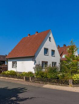 EIN- BIS ZWEIFAMILIENHAUS, 2 BADEZIMMER, WC, VOLL UNTERKELLERT, KLEINE GARAGE UND GROßER GARTEN - Büren