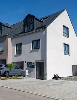 Neuwertiges Reiheneckhaus mit hochwertiger Ausstattung in optimaler Lage - Lappersdorf