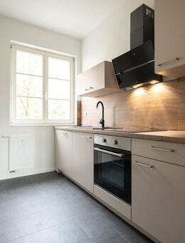 ??Neu! Top Lage I 2 Zimmer I neue Einbauküche I Tageslichtbad mit Wanne - Leipzig