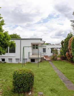 Großzügiger Bungalow mit modernem Komfort und Blick ins Grüne - Frankfurt (Main)