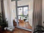 Neuwertige bis auf EBK unmöbilierte loftähnliche 2-Zimmer-Wohnung mit Wintergarten - Stuttgart