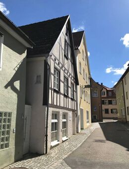 Gemütliche 2,5 Zi.-Wohnung mit neuwertiger EBK im I. Obergeschoss mitten in der Ellwanger Innenstadt - Ellwangen (Jagst)