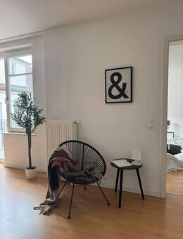 Lichtdurchflutete, schicke 2,5 Zimmer Wohnung mit Balkon - Pforzheim