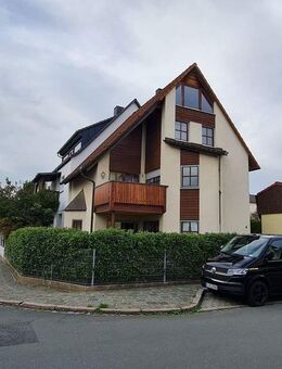 Wohnglück in Zirndorf - EFH mit extra Grundstück / Garten + 3 Garagen - Zirndorf