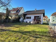 Bungalow m. ausbaufähigem Dachgeschoß (2. Whg.) mit 1.200 m2 Grundstück evtl. weit. Bebauung möglich - Plattling