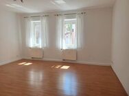Frei: Zentral und dennoch ruhig! Helle Wohnung (2ZKB) mit Einbauküche und schönem Altbau-Flair! - Burglengenfeld