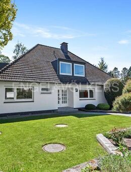 Villa mit Schwimmbad auf traumhaftem Südgrundstück in Naturschutzgebietslage von Duvenstedt - Hamburg