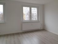 Platz für Kleinfamilie - Wohnung mit Aussicht! "Herbstaktion" - Halle (Saale)