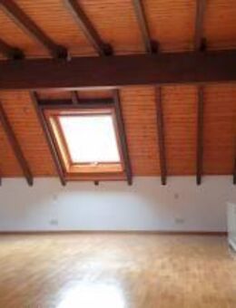 Helle, sehr geräumige ca. 100 m² große 2-Zimmer Dachgeschoßwohnung mit Balkon und Einbauküche - Baden-Baden