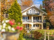 Klassisches Landhaus mit Einliegerwohnung, Edelstahlpool und parkähnlichem Garten - Feldafing