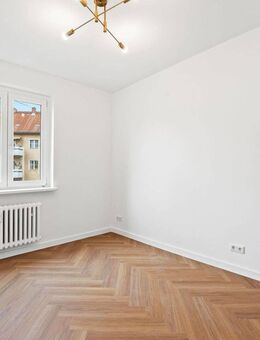 Stilvoll Wohnen im Altbau - 3-Zimmer-Wohnung mit Balkon in der Berliner Straße 31 EG - Cottbus