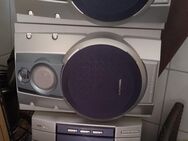 Alte Stereoanlage mit 3xach CD und 2 Lasseten Decks und 2 Boxen - Konz