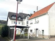 Freistehendes Einfamilienhaus mit Carport und Garten in Ettringen - Ettringen (Rheinland-Pfalz)