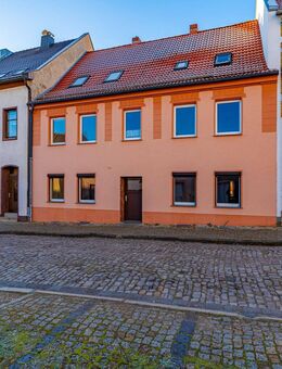 Platz satt in Aschersleben! Mehrfamilienhaus mit Garagen & Garten - Aschersleben