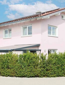 Creme de la Creme: Neuwertiges Einfamilienhaus mit 2 Einfahrten, eine Garage, PV und Solaranlage - Kempten (Allgäu)