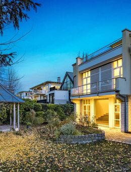 Design-Ästhetik und Natur: Edles Architektenhaus mit zauberhaftem Garten direkt am Herzogpark - München