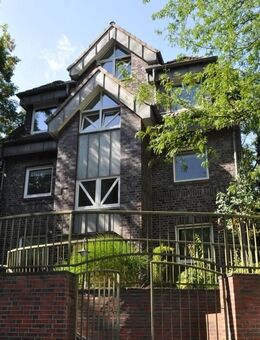 Ansprechendes Wohn-/ und Zinshaus-Ensemble aus Villa und Mehrfamilienhaus in äußerst zentraler Lage - Halstenbek