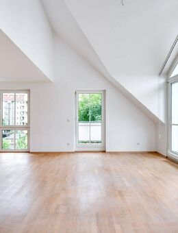 AIGNER - Lichterfülltes Dachgeschoss: Wohnen auf zwei Etagen mit Südterrasse - am Agricola-Park - München