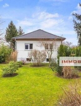 IMMOBERLIN.DE - Sehr attraktiver Bungalow mit Sonnengarten für das Wohlgefühl in ländlicher Lage - Falkensee