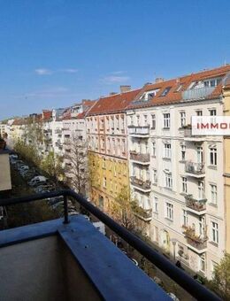 IMMOBERLIN.DE - Charaktervolle Altbauwohnung mit Balkons in begehrter Gleimkiez-Lage - Berlin