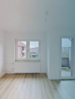 Ein neues Zuhause für die ganze Familie: Renovierte 4-Zimmer-Wohnung mit BALKON - Emden