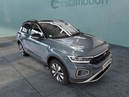 VW T-Roc, 1.5 TSI Move, Jahr 2023 - München