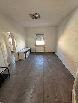 Renovierte 3-Zimmer-Wohnung im 3. Obergeschoss in 90443 Nürnberg, Gibitzenhof - Nürnberg