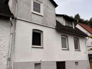 Einfamilienhaus mit Garage und einem weiteren Grundstück in Diemelstadt-Wrexen - Diemelstadt