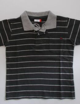 Polo-Shirt für Jungen der Marke Yigga Braun / Grau Gr. 128 zu verkaufen. - Bielefeld