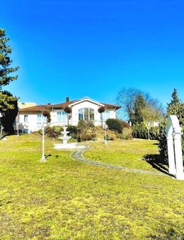 LUXUS TRIFFT TRAUMLAGE! Repräsentative Villa auf einem 1.704m² großen Südhanggrundstück mit freiem Ausblick - Haßfurt