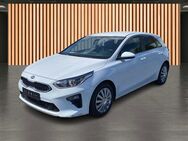 Kia cee'd, 1.5 T-GDI Ceed Silber, Jahr 2021 - Dresden