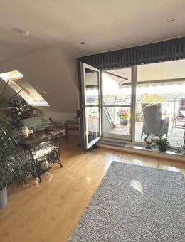 Moderne Dachgeschoßwohnung mit Einzelgarage im Herzen von Wickrath - Mönchengladbach
