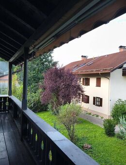 Charmante 2-Zi Wohnung im 1. OG mit Tageslichtbad und Stellplatz - Eschenlohe