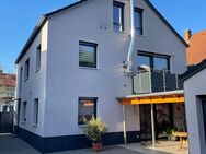 Freistehendes Zweifamilienhaus mit schönem Garten und einer Doppelgarage in Untergrombach - Bruchsal