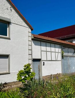 INTERESSANTES IMMOBILIEN-PAKET! 3 Seitenhof mit 2 EFH, Nebengebäude und Scheune - Elxleben (Landkreis Sömmerda)