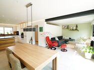 Stilvoll modernisiertes Doppelhaus am Waldrand - sonnig gelegen, mit großem Grundstück, Garage, Stellplatz & Raum für mehr - Tuttlingen