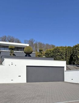 Exklusives puristisches Bauhaus mit Fernsicht und Tiefgarage im Gebiet "Unter den Weinbergen" - Sindelfingen