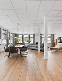 Modernes Wohn- und Geschäftshaus mit Gewerbe, Halle und XXL-Wohnung in Wendlingen - Wendlingen (Neckar)