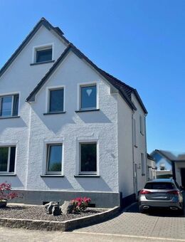 Attraktives Mehrfamilienhaus mit 3 Wohneinheiten, Garten und Garagen in idealer Lage von Unna-Massen - Unna