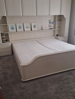 Doppelbett mit hochwertigem Schranküberbau - Gütersloh Zentrum