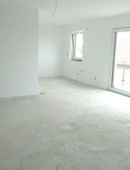 **ERSTBEZUG - Moderne 4-Zi-EG-Whg mit Terrasse und kleiner Gartenfläche** - Regensburg