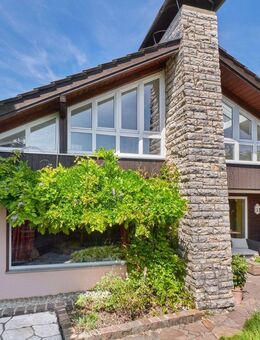 Wohnen mit Urlaubsgefühl: großzügiges Familiendomizil in ruhiger Lage mit Pool und Garten in Seenähe - Münsing