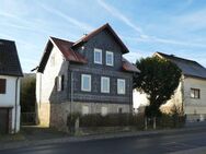 AUMÜLLER-Immobilien - Sympathisches Einfamilienhaus mit Garten und Werkstatt/Atelier im Nebengebäude - Brachttal