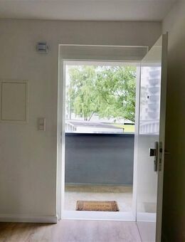 Erstbezug nach Sanierung! Moderne 3-Zimmer-Whg mit Balkon - Heiligenhaus