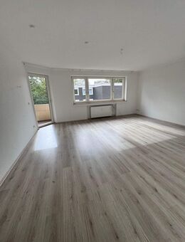 Frisch renovierte 3,5 Raum Wohnung mit Balkon - Duisburg