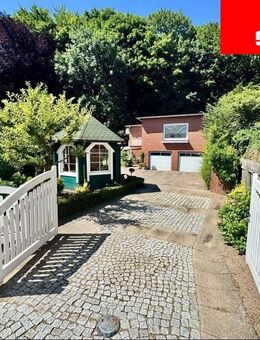Schönes Haus in traumhafter, naturnaher Lage + 2 Garagen + Carport - Kellinghusen