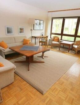 MÖBLIERTE,schöne helle 3,5 Zimmer-Wohnung mit Sonnenloggia u. TG Stellplatz im Zentrum von Erlangen - Erlangen