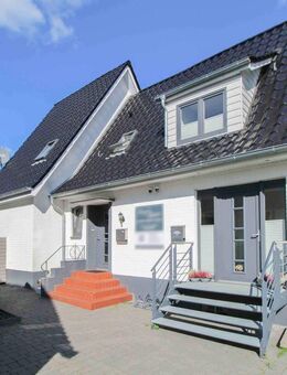 Charmantes und saniertes Zweifamilienhaus: Wohnen und Arbeiten oder Mehrgenerationen möglich - Flensburg